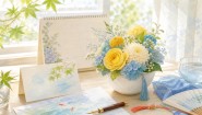 夏の窓辺に飾った黄色と水色の花ギフトと暑中見舞いカードのイメージ