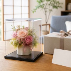 誕生日プレゼントとして飾られたプリザーブドフラワーギフト