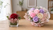 プリザーブドフラワーの小さなアレンジとソープフラワーの花束を並べた比較イメージ