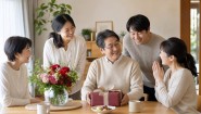 還暦と仕事の節目を家族で一緒に祝う一般的な食卓のイメージ